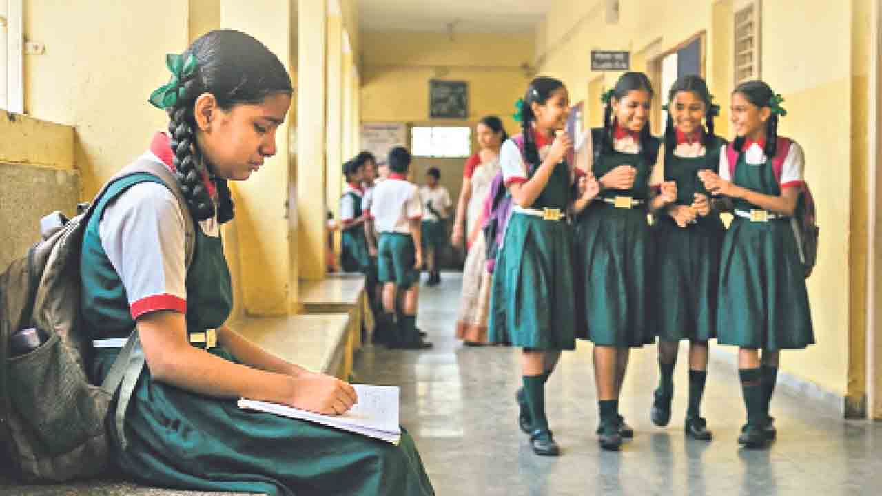 జైపూర్ స్కూల్‌లో విద్యార్థిని ఆత్మహత్య: బుల్లీయింగ్‌తో పసిపాప బలి